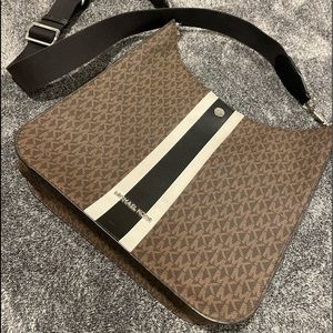 Beautiful Michael Kors Crossbody bag